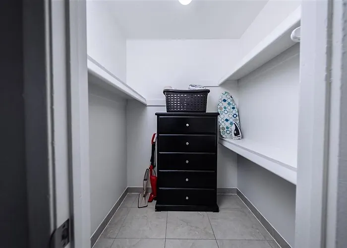 109 Fully Furnished 1br Suite-prime Location Apartament *